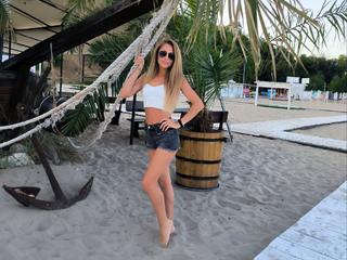 roxyfox18x00